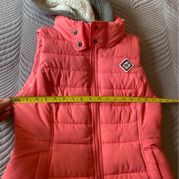 Hollister California hot pink hooded Sherpa lined puffer vest size medium. - Picture 7 of 10